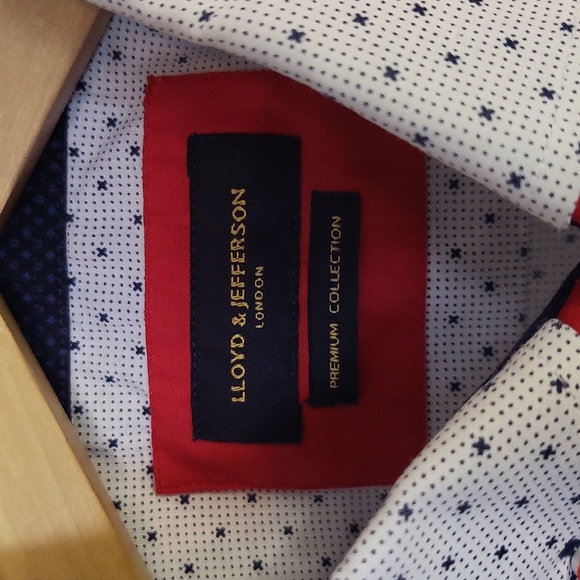 Lloyd and Jefferson casual shirt.  Size M - Picture 2 of 5